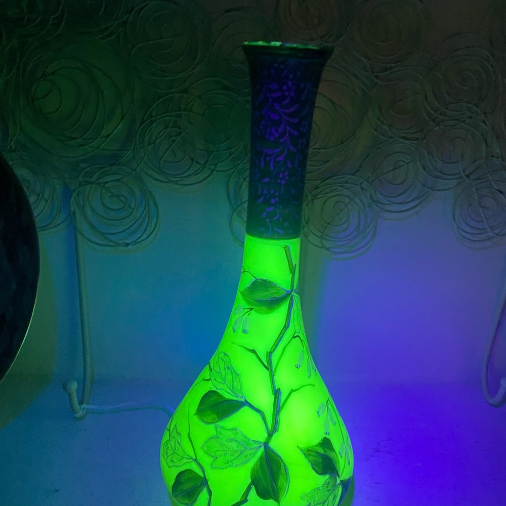 Vintage Hand Painted Uranium Vase - Picture 7 of 9